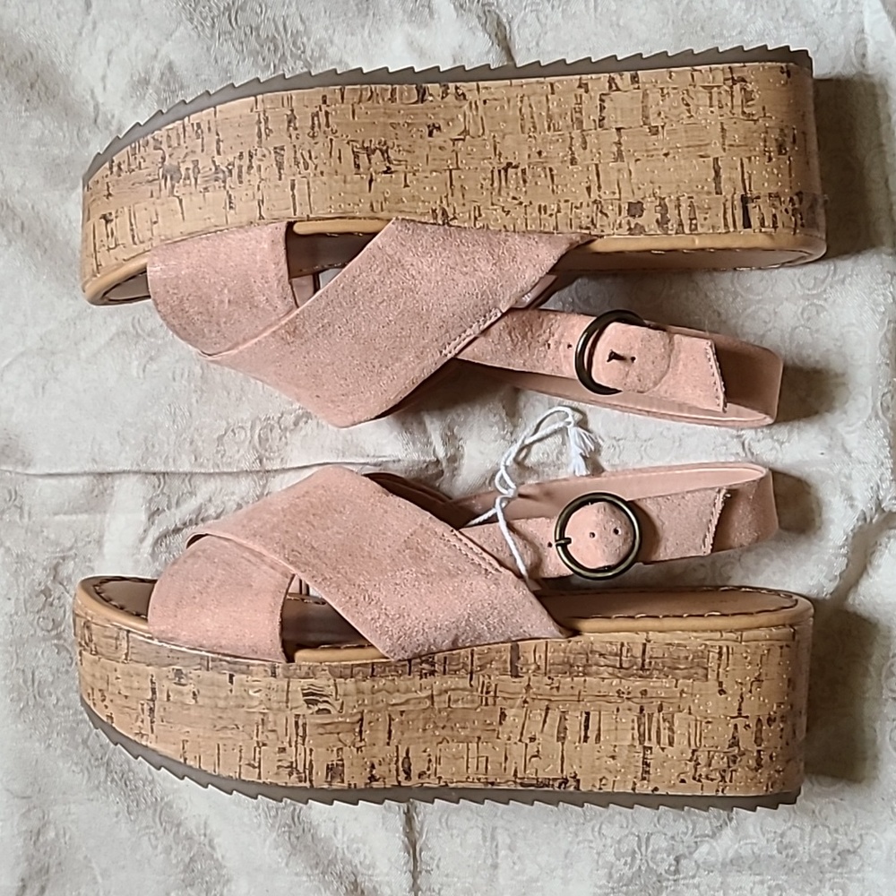 NWOT Nude Platform Sandals